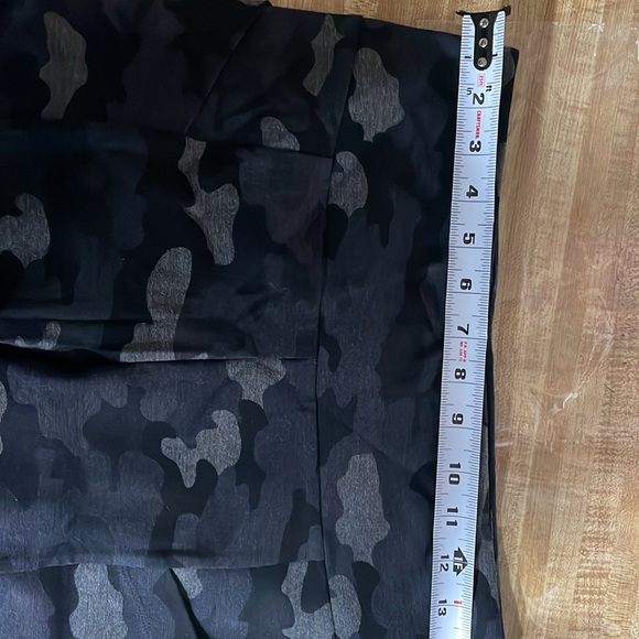 Cabi ATC Gray Camo Side-Seam  Pocket Leggings - active wear - Picture 5 of 5